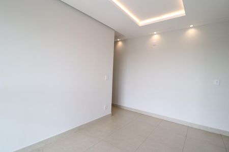 Sala de apartamento para alugar com 2 quartos, 56m² em Aclimação, Uberlândia