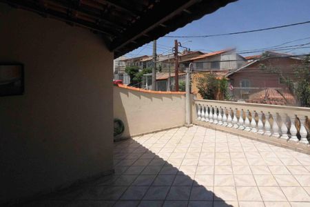 Casa à venda com 150m², 4 quartos e 2 vagas Casa à venda com 150m², 4 quartos e 2 vagasVaranda