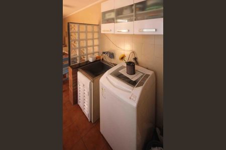 Casa à venda com 150m², 4 quartos e 2 vagas Casa à venda com 150m², 4 quartos e 2 vagasÁrea de Serviço