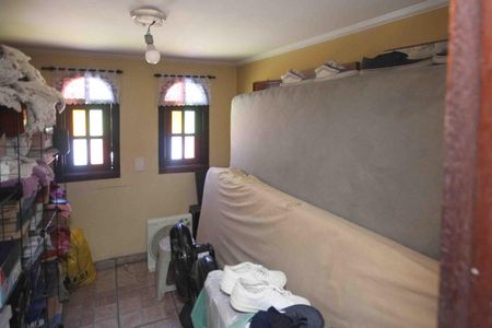 Casa à venda com 150m², 4 quartos e 2 vagas Casa à venda com 150m², 4 quartos e 2 vagasQuarto