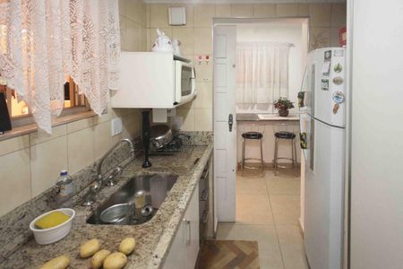 Casa à venda com 150m², 4 quartos e 2 vagas Casa à venda com 150m², 4 quartos e 2 vagasCozinha