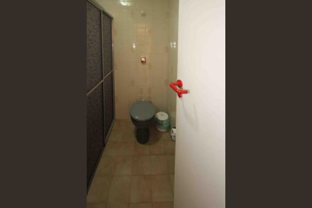 Casa à venda com 150m², 4 quartos e 2 vagas Casa à venda com 150m², 4 quartos e 2 vagasBanheiro