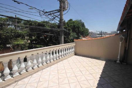 Casa à venda com 150m², 4 quartos e 2 vagas Casa à venda com 150m², 4 quartos e 2 vagasVaranda