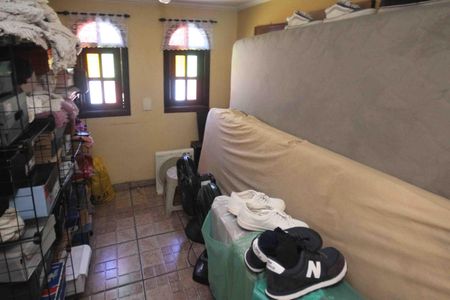 Casa à venda com 150m², 4 quartos e 2 vagas Casa à venda com 150m², 4 quartos e 2 vagasQuarto