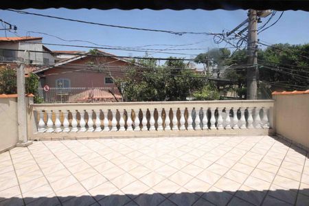 Casa à venda com 150m², 4 quartos e 2 vagas Casa à venda com 150m², 4 quartos e 2 vagasVaranda