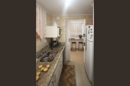 Casa à venda com 150m², 4 quartos e 2 vagas Casa à venda com 150m², 4 quartos e 2 vagasCozinha