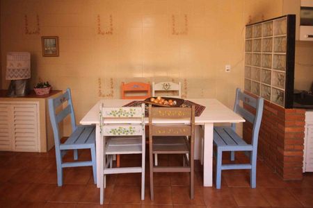 Casa à venda com 150m², 4 quartos e 2 vagas Casa à venda com 150m², 4 quartos e 2 vagasEspaço Gourmet