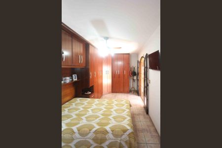 Casa à venda com 150m², 4 quartos e 2 vagas Casa à venda com 150m², 4 quartos e 2 vagasSuite