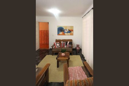 Casa à venda com 150m², 4 quartos e 2 vagas Casa à venda com 150m², 4 quartos e 2 vagasSala