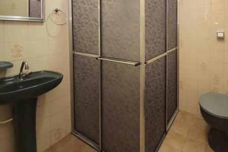 Casa à venda com 150m², 4 quartos e 2 vagas Casa à venda com 150m², 4 quartos e 2 vagasBanheiro