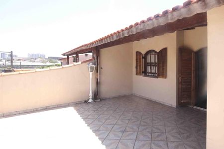 Casa à venda com 150m², 4 quartos e 2 vagas Casa à venda com 150m², 4 quartos e 2 vagasVaranda