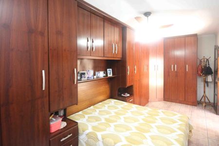 Casa à venda com 150m², 4 quartos e 2 vagas Casa à venda com 150m², 4 quartos e 2 vagasSuite