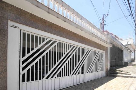 Casa à venda com 150m², 4 quartos e 2 vagas Casa à venda com 150m², 4 quartos e 2 vagasFachada