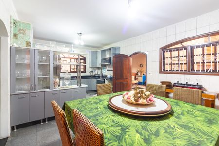 Casa à venda com 397m², 5 quartos e 4 vagasCozinha 