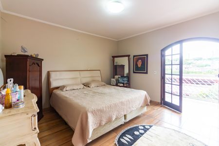 Casa à venda com 397m², 5 quartos e 4 vagasSuíte 2