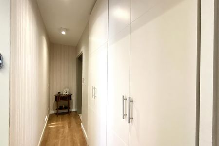 Apartamento à venda com 136m², 4 quartos e 3 vagas Apartamento à venda com 136m², 4 quartos e 3 vagasCorredor