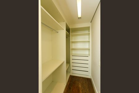Apartamento à venda com 129m², 3 quartos e 2 vagasCloset da suíte 2