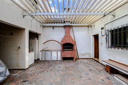 Casa à venda com 300m², 4 quartos e 4 vagas Casa à venda com 300m², 4 quartos e 4 vagasÁrea externa