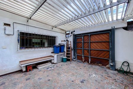 Casa à venda com 300m², 4 quartos e 4 vagas Casa à venda com 300m², 4 quartos e 4 vagasÁrea externa