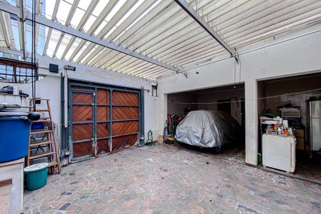 Casa à venda com 300m², 4 quartos e 4 vagas Casa à venda com 300m², 4 quartos e 4 vagasÁrea externa