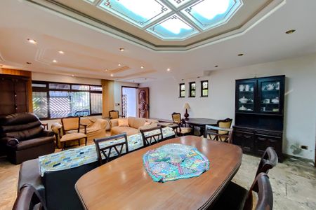 Sala de casa à venda com 4 quartos, 300m² em Vila Claudia, São Paulo