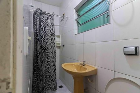 Banheiro de casa para alugar com 2 quartos, 75m² em Jardim São Jorge, São Paulo