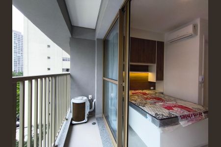 Studio para alugar com 24m², 1 quarto e sem vaga Studio para alugar com 24m², 1 quarto e sem vagaVaranda