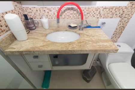 Banheiro de casa para alugar com 1 quarto, 60m² em Jardim Robru, São Paulo