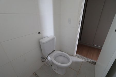 Apartamento para alugar com 56m², 2 quartos e 1 vaga Apartamento para alugar com 56m², 2 quartos e 1 vagaBanheiro da Suíte