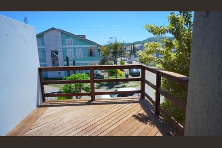 Casa à venda com 145m², 3 quartos e 2 vagas Casa à venda com 145m², 3 quartos e 2 vagasVaranda