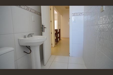 Casa à venda com 145m², 3 quartos e 2 vagas Casa à venda com 145m², 3 quartos e 2 vagasBanheiro corredor superior