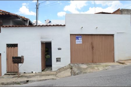 Casa à venda com 380m², 6 quartos e 3 vagasFachada
