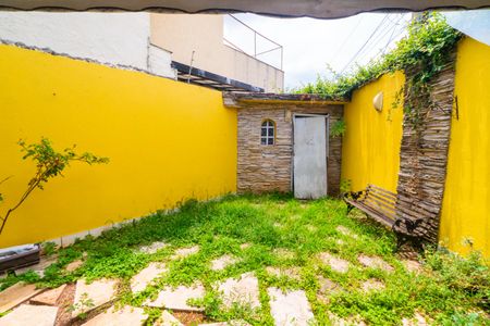 Casa à venda com 168m², 3 quartos e 2 vagasQuintal 1