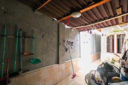 Casa à venda com 100m², 2 quartos e 1 vaga Casa à venda com 100m², 2 quartos e 1 vagaQuintal