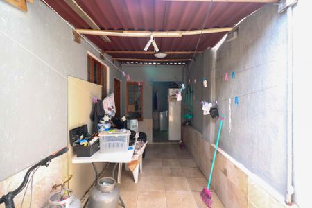 Casa à venda com 100m², 2 quartos e 1 vaga Casa à venda com 100m², 2 quartos e 1 vagaQuintal