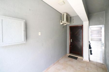 Casa à venda com 100m², 2 quartos e 1 vaga Casa à venda com 100m², 2 quartos e 1 vagaGaragem