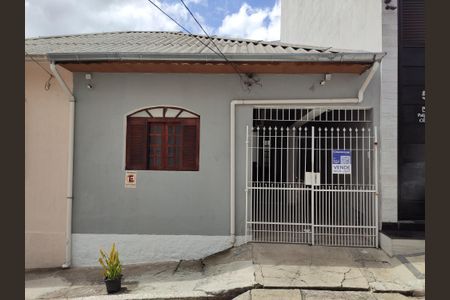 Casa à venda com 100m², 2 quartos e 1 vaga Casa à venda com 100m², 2 quartos e 1 vagaFachada