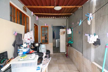 Casa à venda com 100m², 2 quartos e 1 vaga Casa à venda com 100m², 2 quartos e 1 vagaQuintal