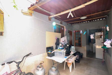 Casa à venda com 100m², 2 quartos e 1 vaga Casa à venda com 100m², 2 quartos e 1 vagaQuintal