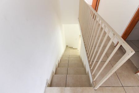 Casa de condomínio à venda com 92m², 3 quartos e 1 vagaEscada