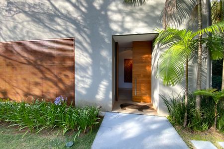 Casa de condomínio à venda com 630m², 5 quartos e 4 vagas Casa de condomínio à venda com 630m², 5 quartos e 4 vagasEntrada