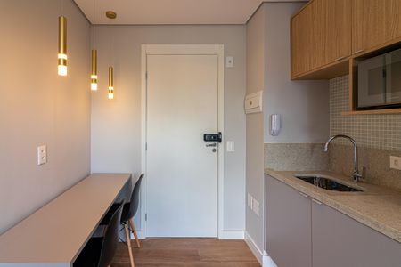 Cozinha de apartamento para alugar com 1 quarto, 30m² em Vila Olímpia, São Paulo