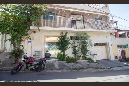 Casa para alugar com 65m², 2 quartos e sem vaga Casa para alugar com 65m², 2 quartos e sem vagaFachada