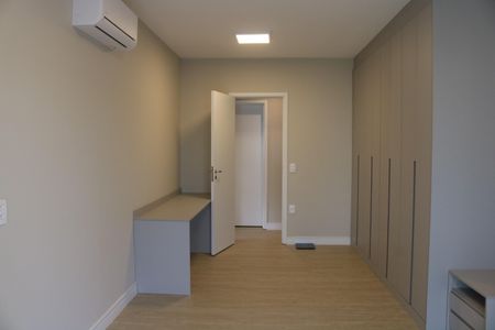 Apartamento à venda com 136m², 3 quartos e 2 vagasSuíte 2