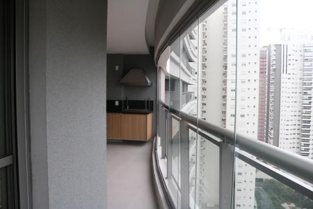 Apartamento à venda com 136m², 3 quartos e 2 vagasVaranda Suíte 2