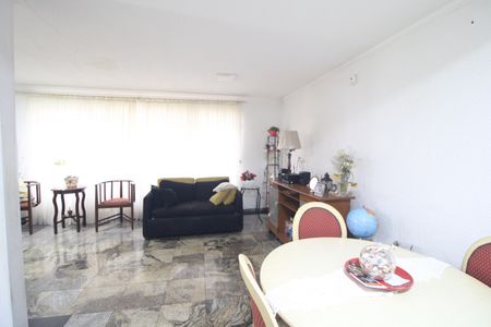 Casa para alugar com 3 quartos, 141m² em Campo Grande, São Paulo