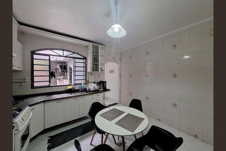 Casa à venda com 120m², 3 quartos e sem vaga Casa à venda com 120m², 3 quartos e sem vagaCozinha