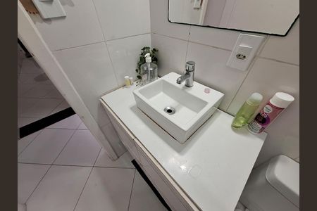 Casa à venda com 120m², 3 quartos e sem vaga Casa à venda com 120m², 3 quartos e sem vagaBanheiro