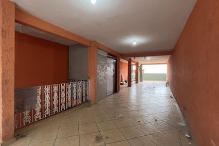 Casa à venda com 250m², 3 quartos e 5 vagas Casa à venda com 250m², 3 quartos e 5 vagasGaragem