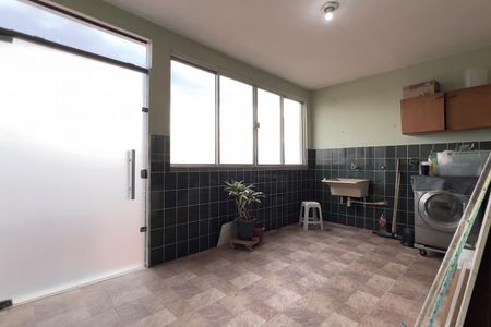 Casa à venda com 250m², 3 quartos e 5 vagas Casa à venda com 250m², 3 quartos e 5 vagasÁrea de Serviço